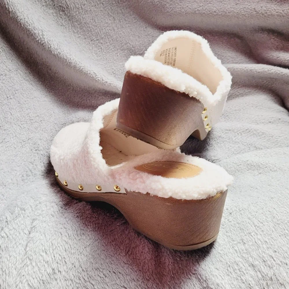 Fur white clog with studs on the side Size 7 - Picture 3 of 6